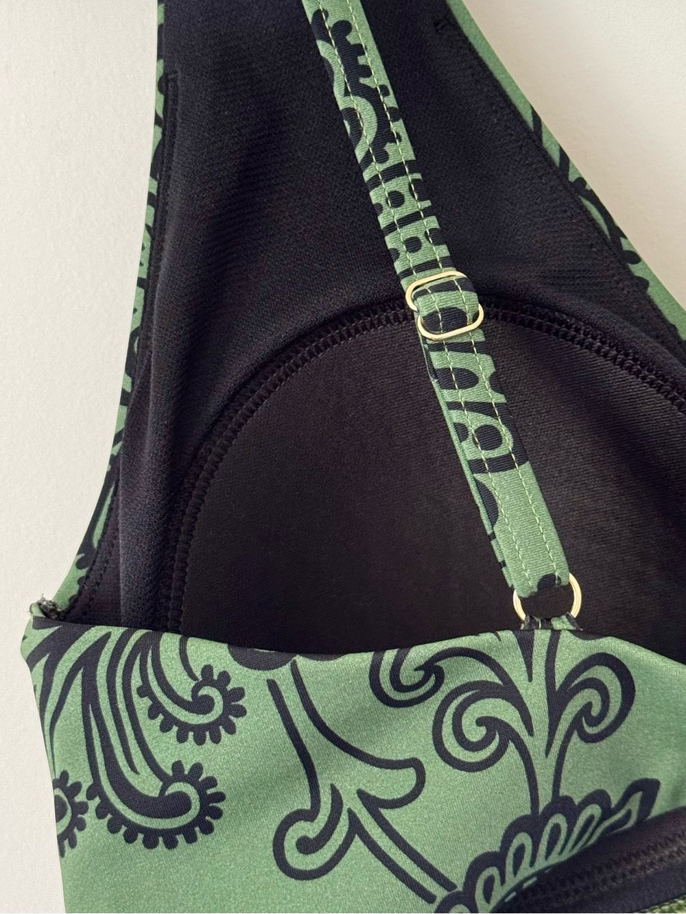 Boden Twist Front Classic Bikini Top, Winter Green Meadow Floral Print – Size 10 - Picture 6 of 8